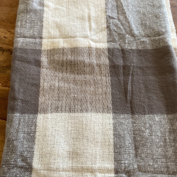 Plaid scarf/shawl - Picture 3 of 3